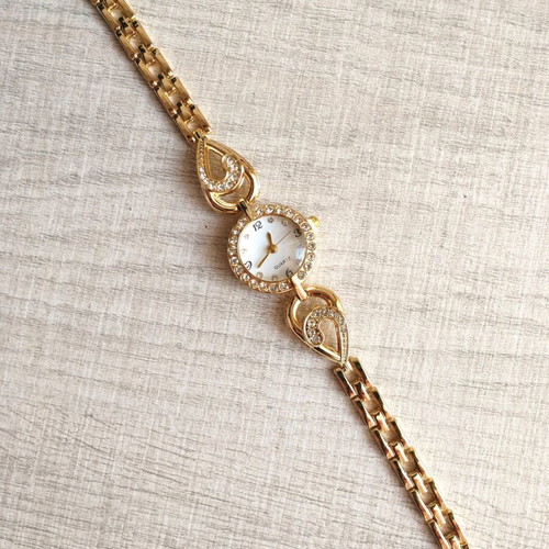 Quartz women's elegant gold wristwatch with zircon used