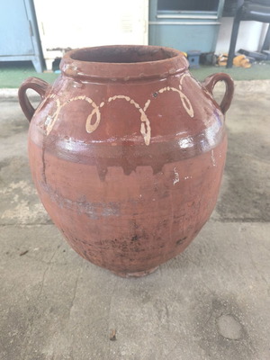 Ceramic Kiupi used for decoration or oil