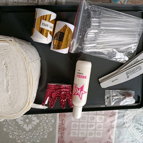 Nail items like new, set with brush cleaning liquid