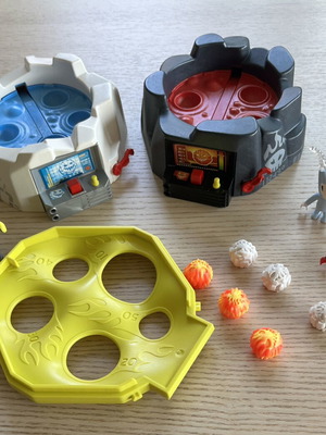 Playmobil game with fire and ice launchers 6831 like new