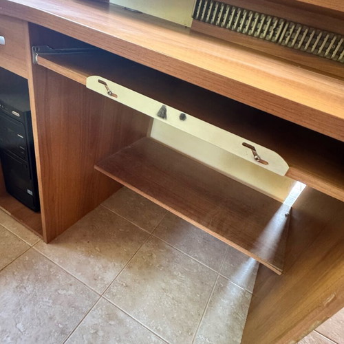Desk in good condition