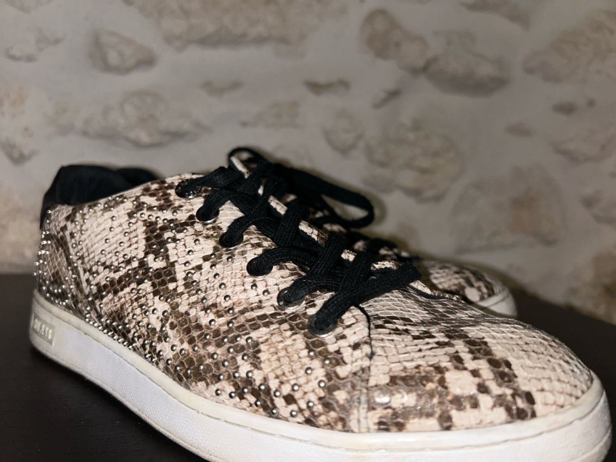 Guess carterr sale sneakers