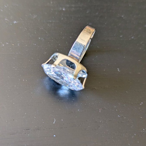 Silver ring like new with white transparent stone and adjustable size