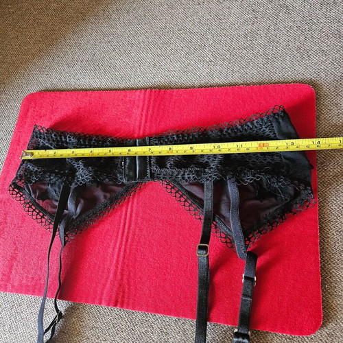 Intimissimi garter belt new, black with Italian lace