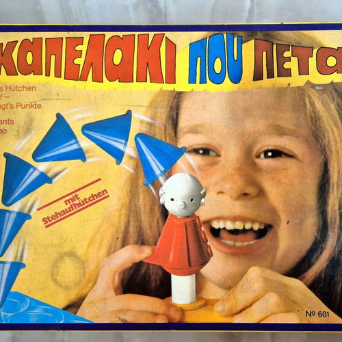 To Kapellaki Pou Petaei board game used, missing one cap