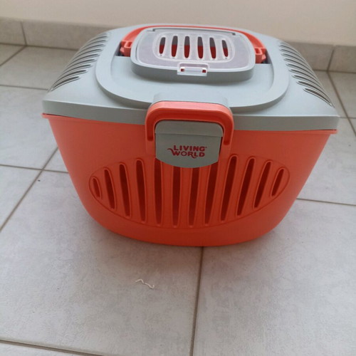 Pet carrier box like new