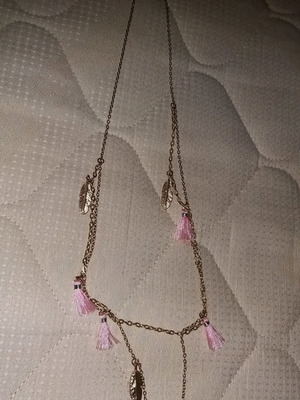 Necklace with feathers and tassels
