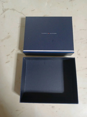 Кутия Tommy Hilfiger като нова от портфейл