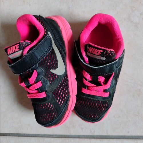 Nike athletic shoes used, size 23.5, black and pink