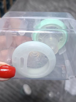 Nuk 0-6 and Tommee Tippee pacifiers like new