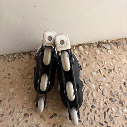 Roller skates no 31-34 and skateboard 53x16 used