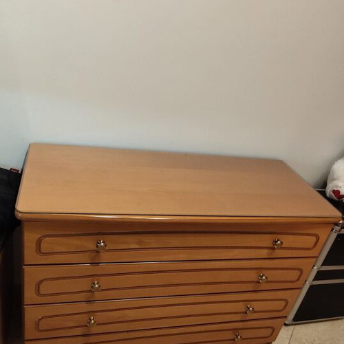 Chest of drawers with glass, like new, 4 large drawers