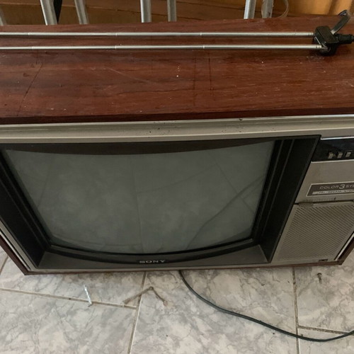 Vintage Sony TV KV2030MV used, working with sound