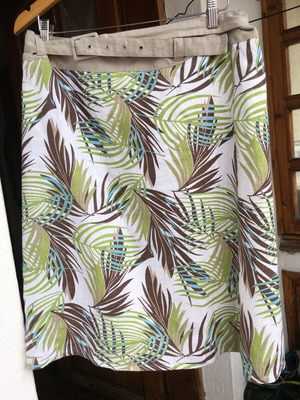 Linen skirt floral pattern 100% linen, M/L, like new