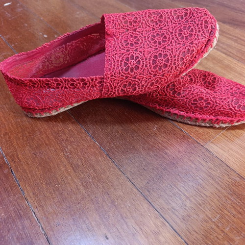 Red espadrilles with lace effect, size 38