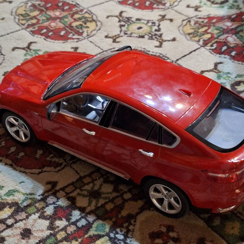 BMW X6 collectible large red like new with batteries