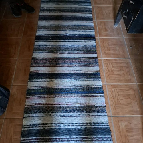 Rectangular rug like new, rag style