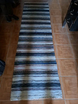 Rectangular rug like new, rag style