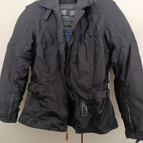 Motorcycle jacket used with shoulder and elbow protectors, women's