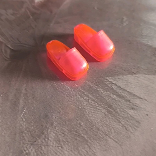 Bibibo slippers used, fluorescent color