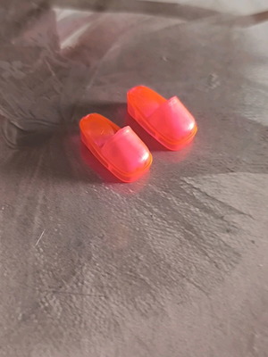 Bibibo slippers used, fluorescent color