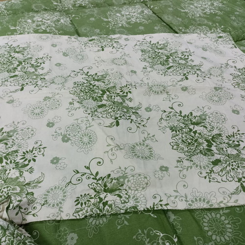 Double quilt new with 2 pillowcases, two-sided cotton satin