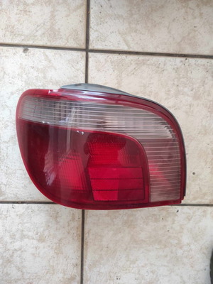 Πίσω αριστερό φανάρι Toyota Yaris '99-'03 μεταχειρισμένο