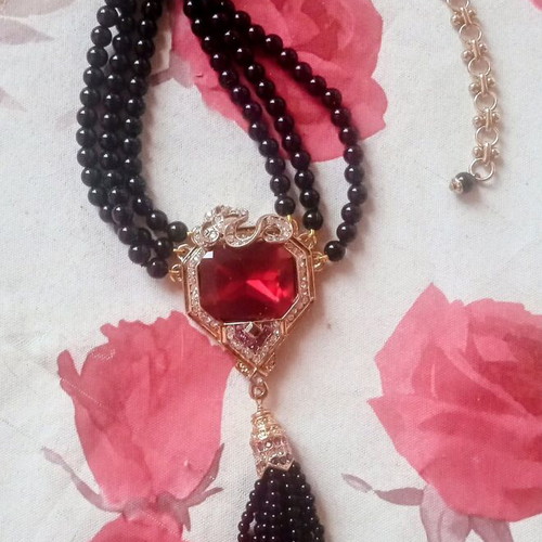 Necklace New With Black Pearls And Large Red Zircon
