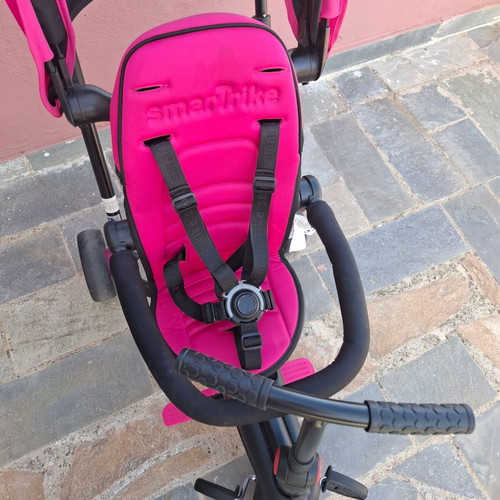 SmarTrike children's tricycle like new with canopy and safety features