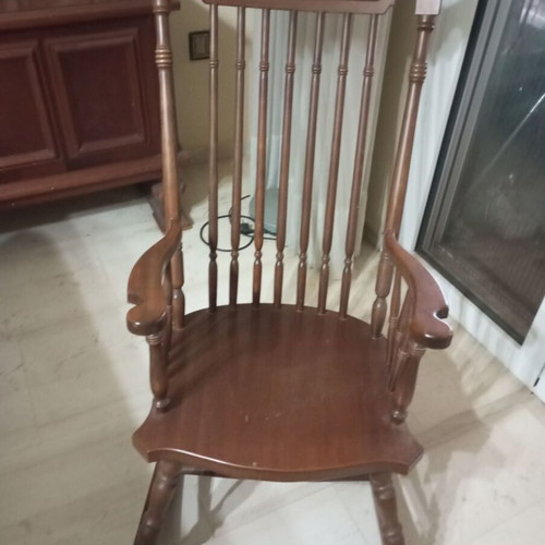 Vintage Windsor Rocking Chair 1995, solid wood, like new