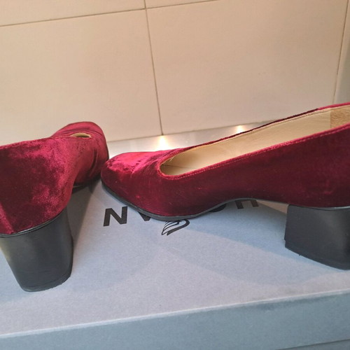 Velvet pumps used, size 38, burgundy color