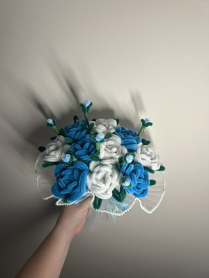 Handmade bouquet with 17 flowers like new