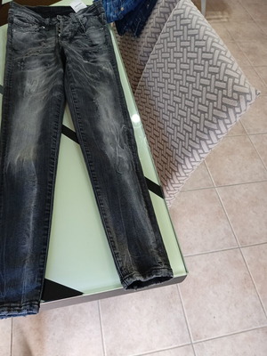 Dsquared2 Jeans size 38 like new, black, distressed