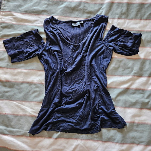 T-shirt with shoulder cut-outs like new, size L, blue