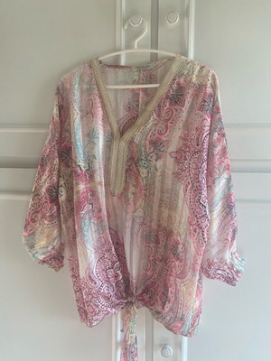 Kaftan shirt like new, colorful with gold trim