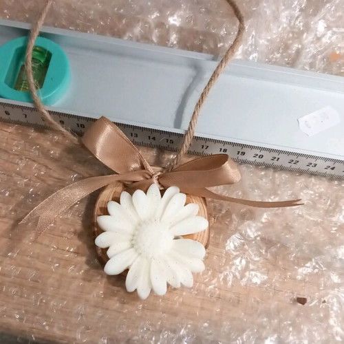 Handmade aromatic closet piece with natural wood trunk and white daisy