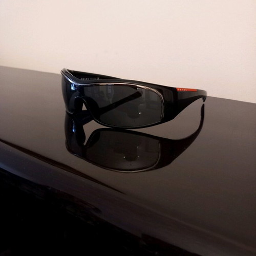 Prada sunglasses like new, authentic