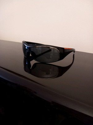 Γυαλιά ηλίου Prada σαν καινούργια, αυθεντικά