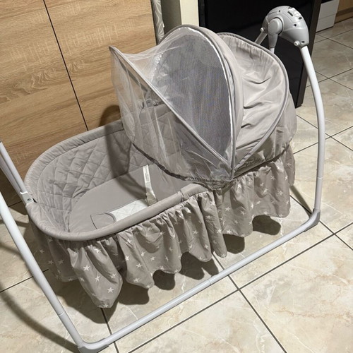 Accent Baby Crib used, stable with mosquito net and electric breast pump gift