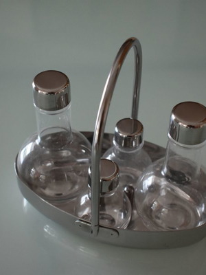 Oil and vinegar set with salt and pepper like new in inox 18/10 stand