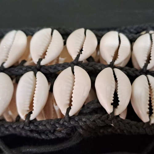 Women’s knitted belt with shells new, length 70 cm