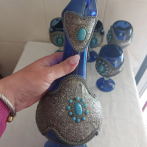 Indian glass jug set with 6 glasses decorated with alpaca and turquoise stones