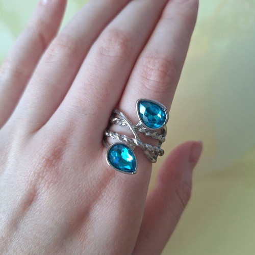 Silver ring like new with blue stones