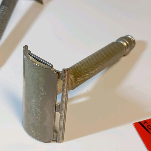 Shaving machines, brushes and razors used, set