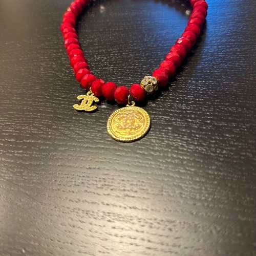 Necklace with red beads and gold-tone pendant with pearls like new