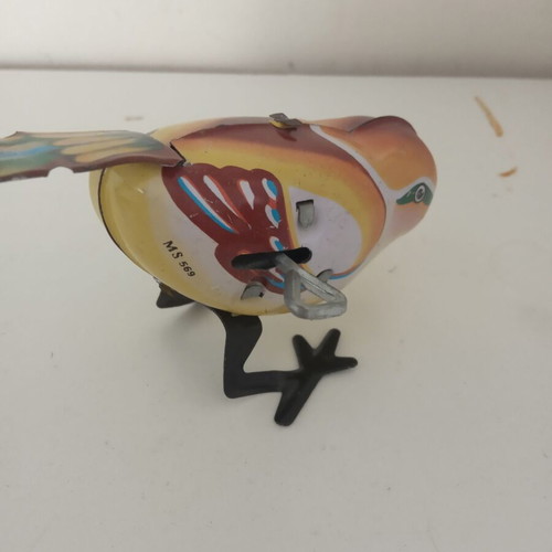 Wind-up bird like new in working condition