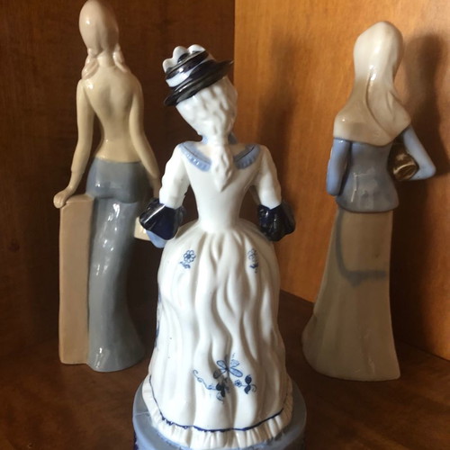 Porcelain decorative items used, height 25-27 cm