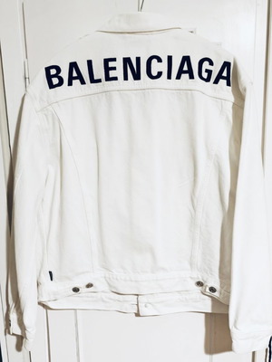Balenciaga oversized denim jacket σαν καινούργιο, νούμερο L/XL, άσπρο
