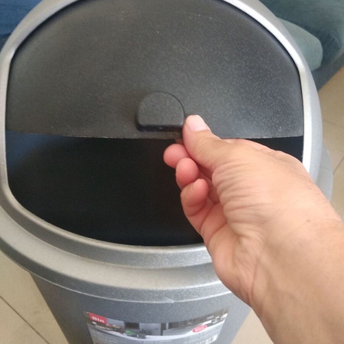 Plastic trash bin 50 liters