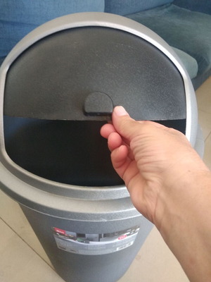 Plastic trash bin 50 liters